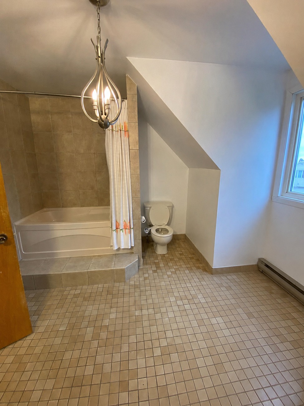Salle de bain complète — avant
