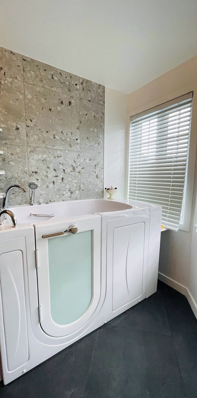 Salle de bain adaptée — vue 1