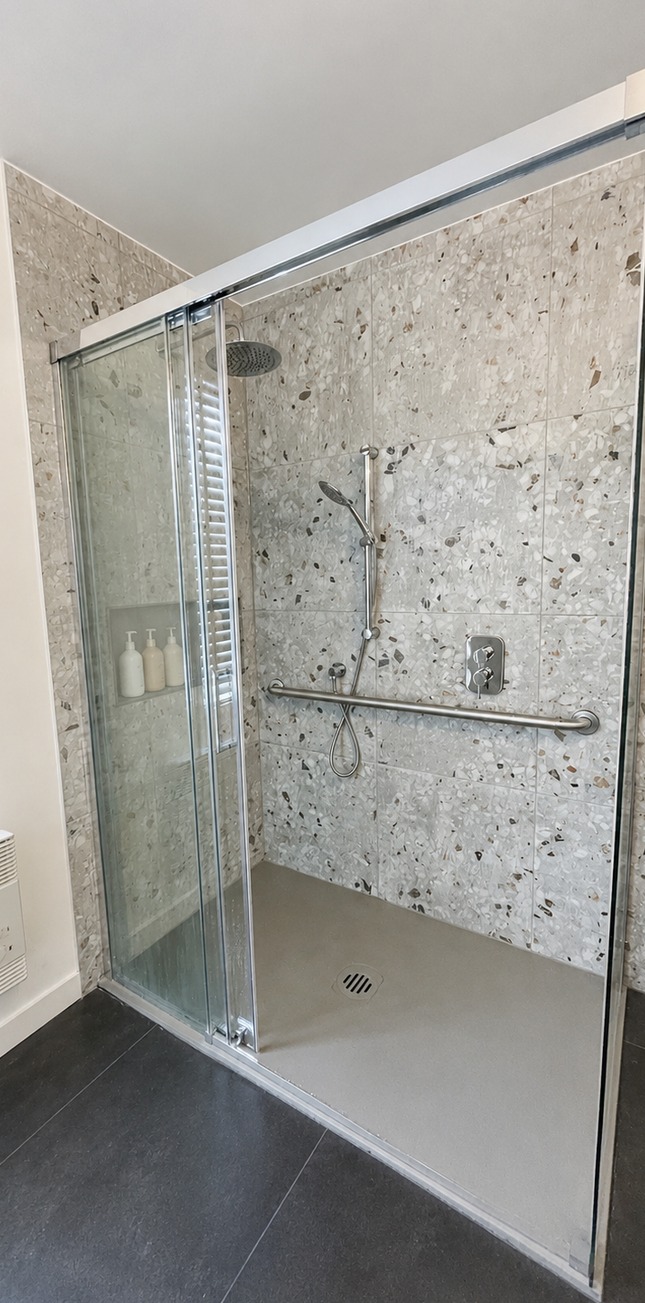 Salle de bain adaptée — vue 2